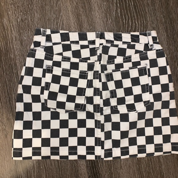 Checkered skirt! - Picture 2 of 3